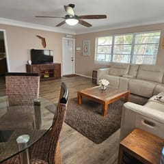 Pompano beach block tropical retreat. Clean, safe and updated. A4