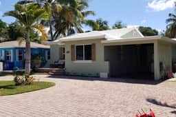 The Best beach block Location in Deerfield , single Home Clean, Safe and updated..