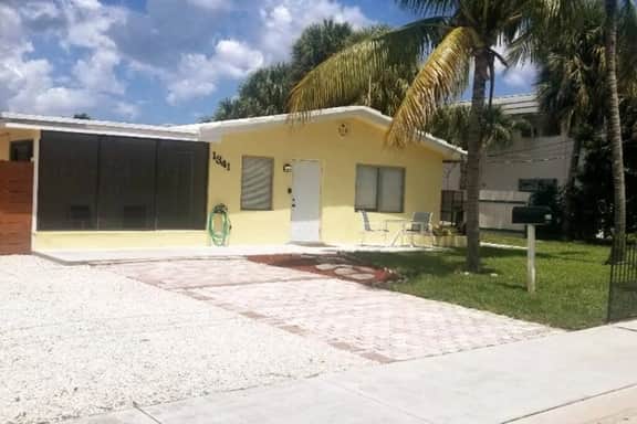 Great spot for a sunny,  hassle free vacation. Clean, safe and updated. SE 3rd st,