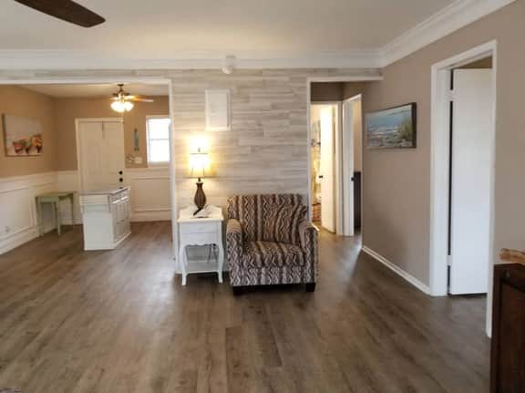 Pompano beach block tropical retreat. Clean, safe and updated. A4
