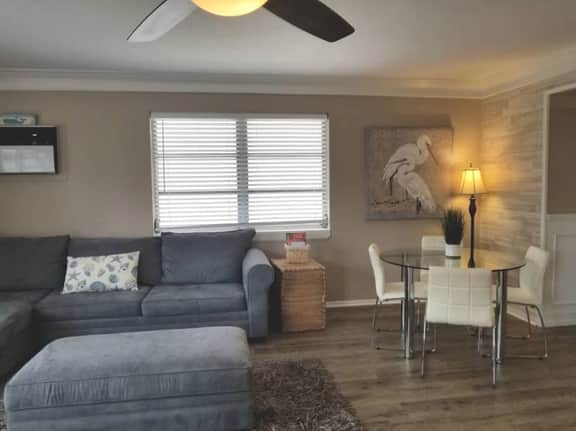 Pompano beach block tropical retreat. Clean, safe and updated. A4