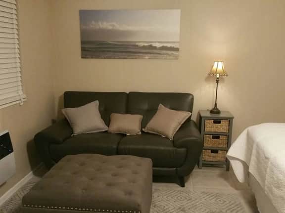 Studio Walk to the Beach. Everything you need. Clean, safe with everything you need. .