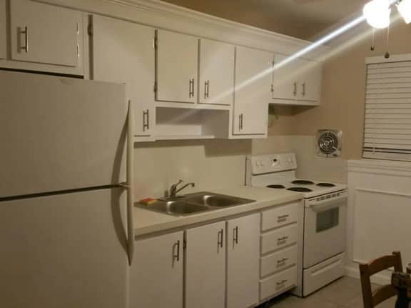 Studio Walk to the Beach. Everything you need. Clean, safe with everything you need. .