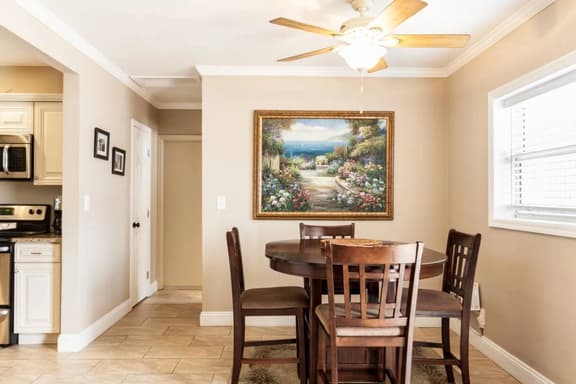 Apt A, 10th St. Best beach block location in Pompano, Clean, safe with everything you need.