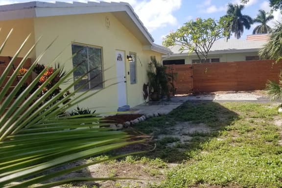 Close to it all, clean, safe and updated. Everything you need. SE 2nd.