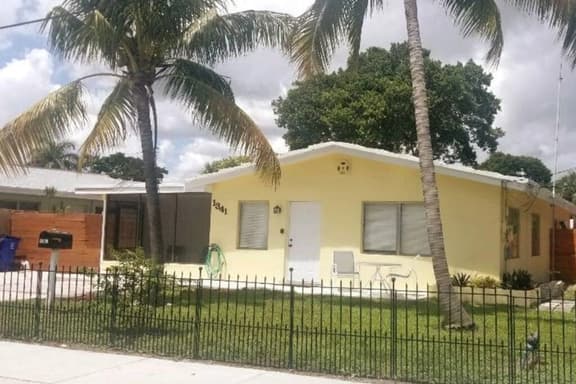 Great spot for a sunny,  hassle free vacation. Clean, safe and updated. SE 3rd st,