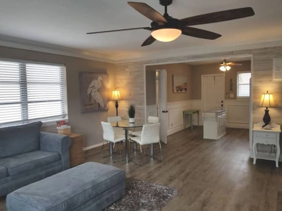 Pompano beach block tropical retreat. Clean, safe and updated. A4
