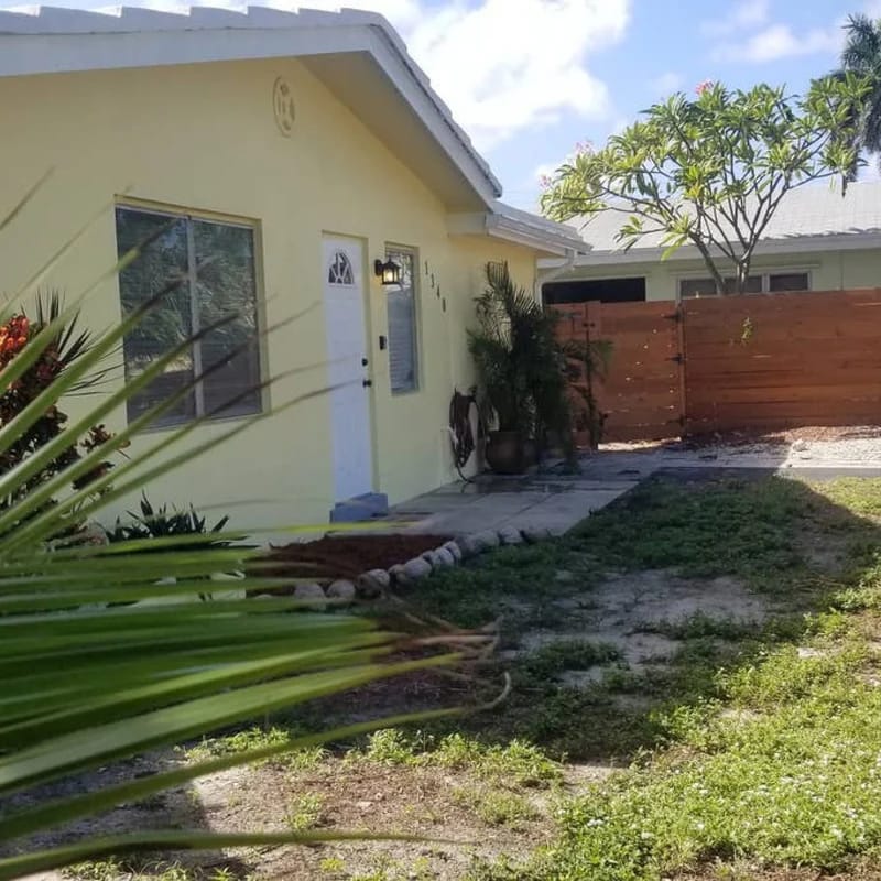 Close to it all, clean, safe and updated. Everything you need. SE 2nd.